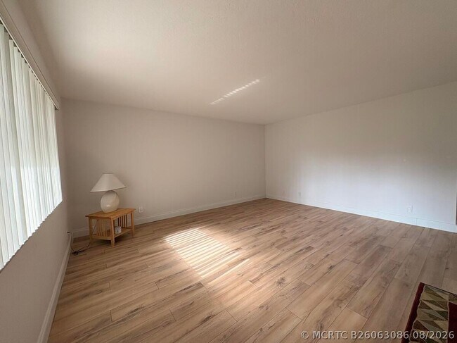 Foto del edificio - 15091 Ashland Cir