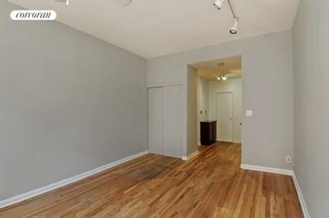 Building Photo - 217 E 89th St