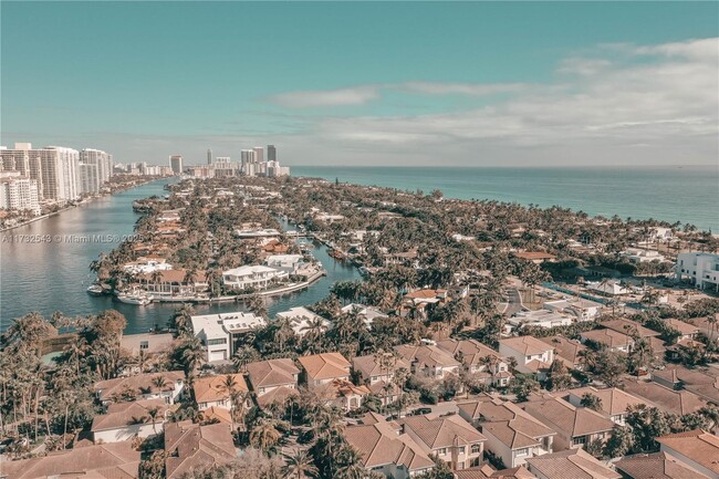 Foto del edificio - 19380 Collins Ave