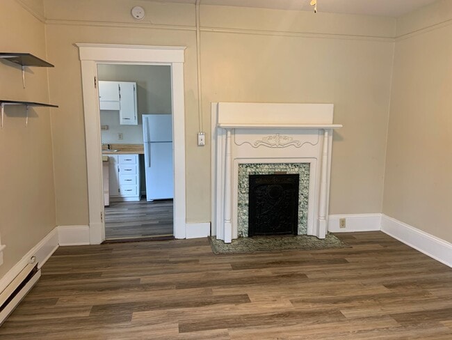 Building Photo - 1 BR, 1 BA apartment for a great rate near...