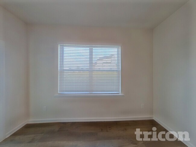 Building Photo - 1079 Staghorn Ave