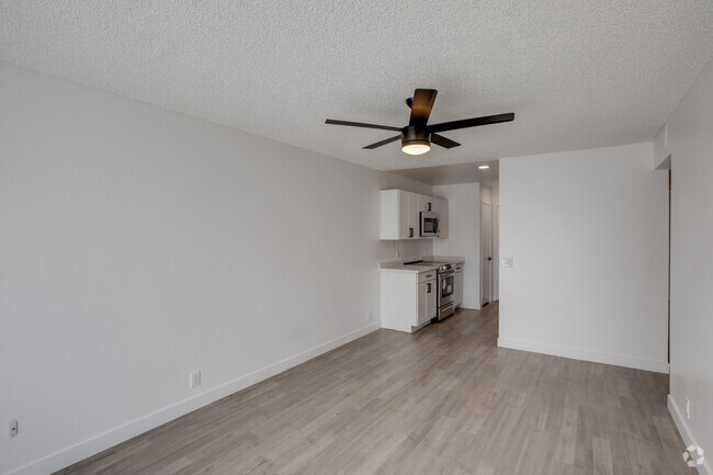 1BR, 1BA - 700 SF - Urbana Union Hills