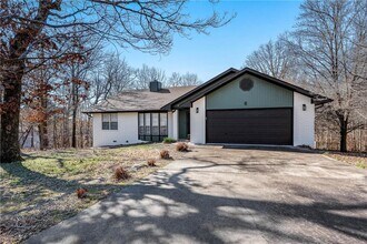 Building Photo - 6 Hursley Ln