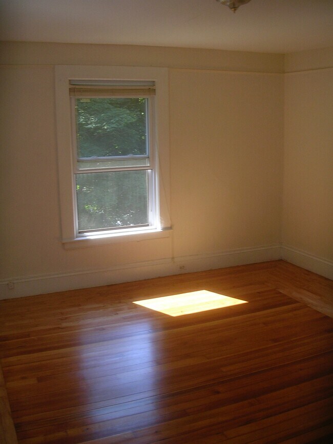 115 Northampton Rd Unit 115B Northampton Rd., Amherst, MA 01002 Condo