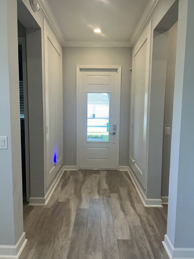 Building Photo - Gated 55+ community with lots of HOA amenities!