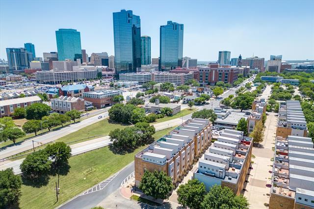 Foto del edificio - 724 Skyline Bluff Ct
