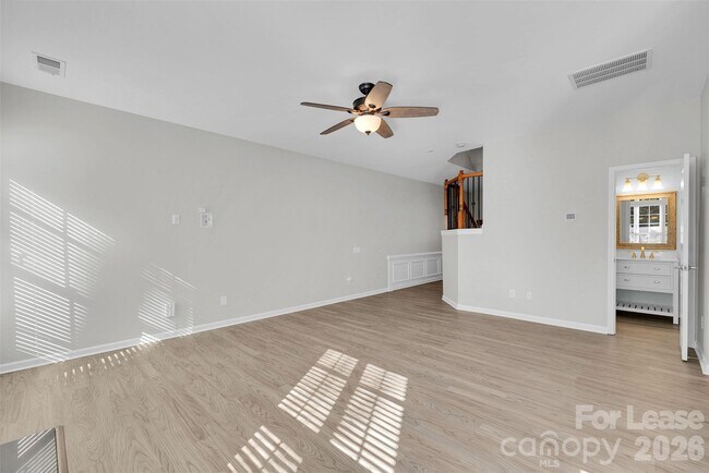 Foto del edificio - 15544 Canmore Street