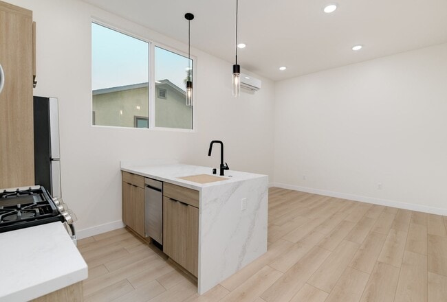 Building Photo - 5142 Los Robles Dr