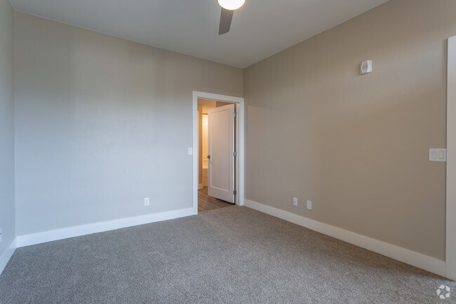 1BR, 1BA - 823 SF - FalconView