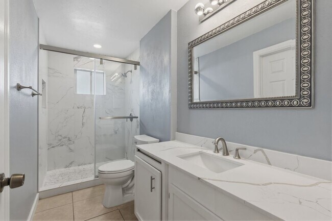 Foto del edificio - 711 Cisneros St