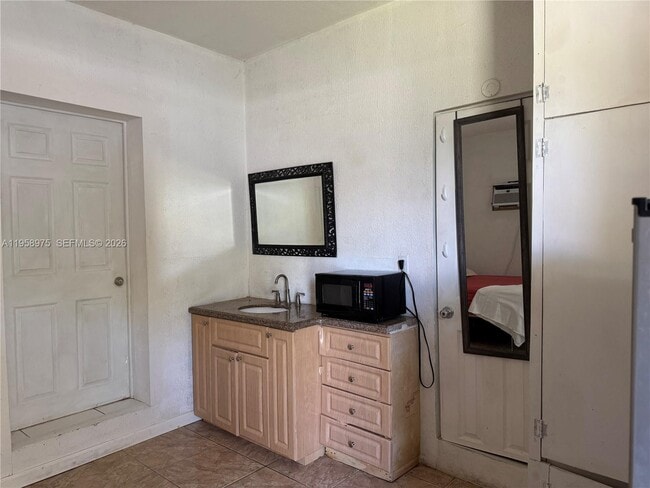 Building Photo - 1822 Cleveland St