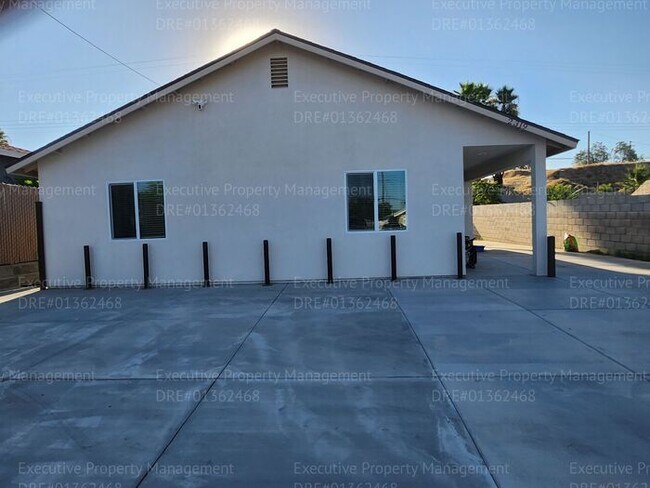 Building Photo - New constructed 3 bedroom/ 2 bathroom home