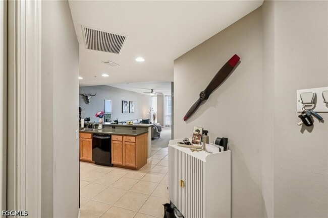 Foto del edificio - 5781 Cape Harbour Dr