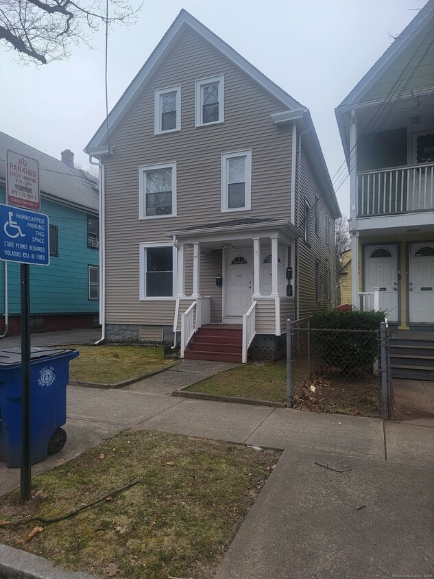 Primary Photo - 322 Bassett St