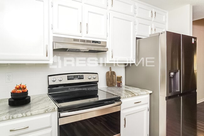 Building Photo - 2212 Cecille Dr SW