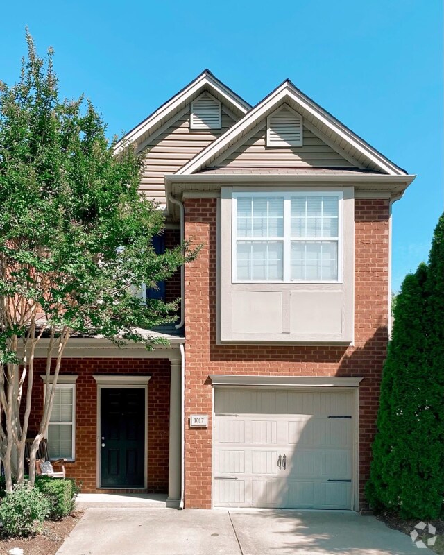 Huntington Park Apartments for Rent with Hardwood Floors Nashville