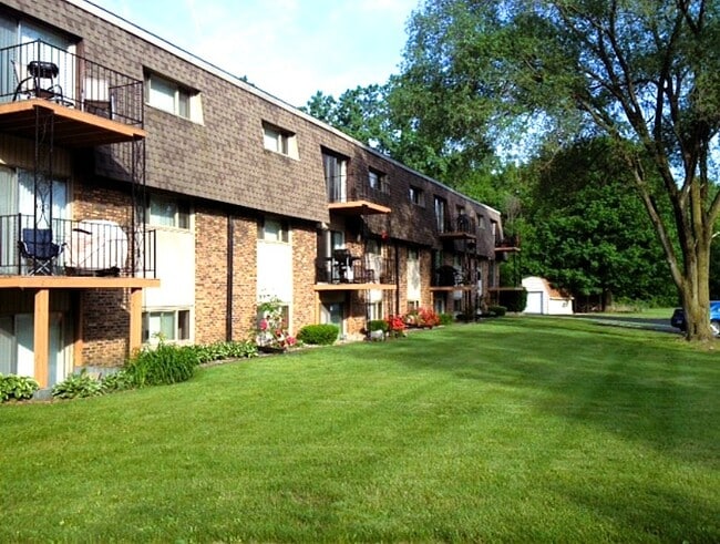 Building Photo - Deer Run Apartments