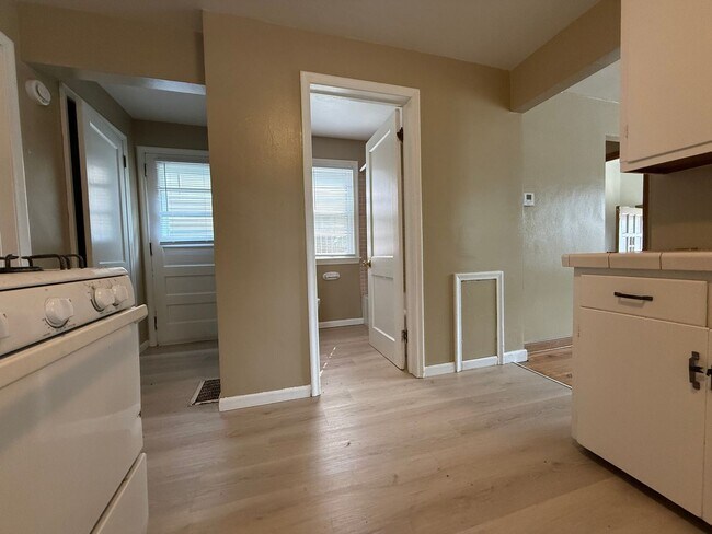 Foto del edificio - Great 2+ Bedroom Single Family Home off West 7th in St Paul