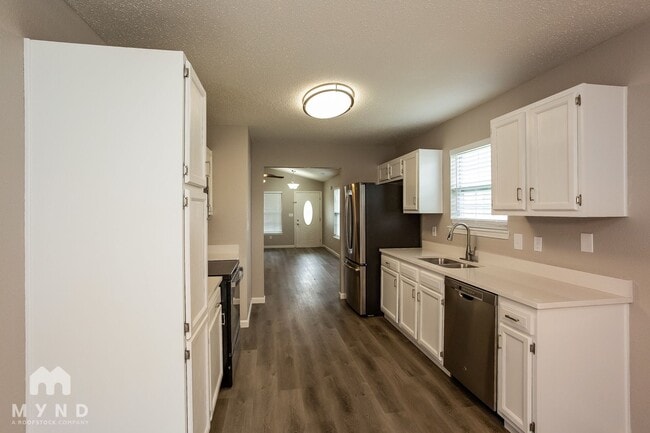 Building Photo - 15466 Ten Point Dr