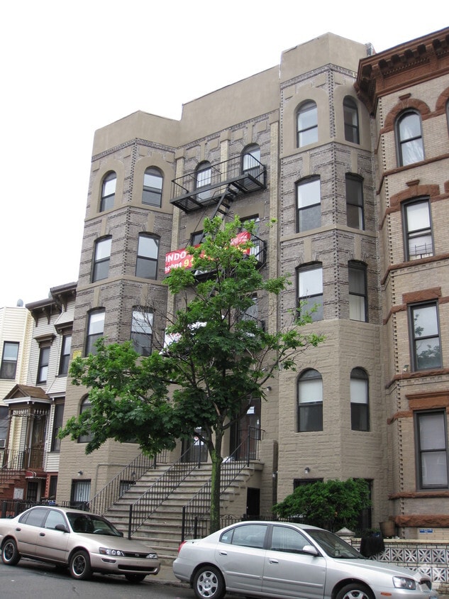 Primary Photo - 320-322 57th St