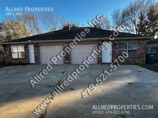 Primary Photo - Duplex in Fayetteville!!