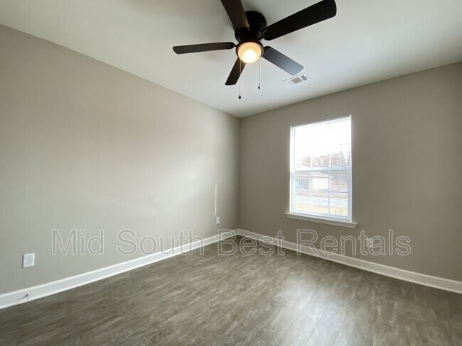 Building Photo - 107 Magnolia Cr
