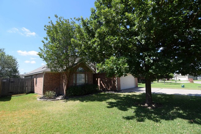 Building Photo - 913 Woodhollow Dr