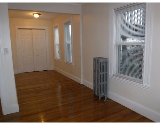Building Photo - 124 Nichols Ave