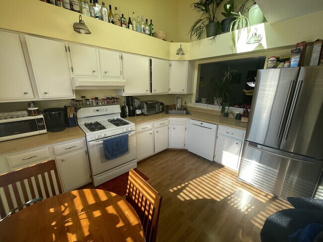 Building Photo - 517-Cypress