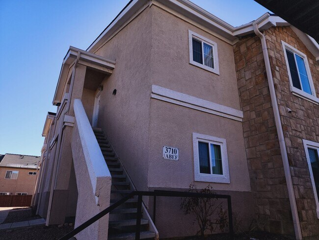 Building Photo - 2-bedroom, 2-bathroom condo off Cheyenne M...