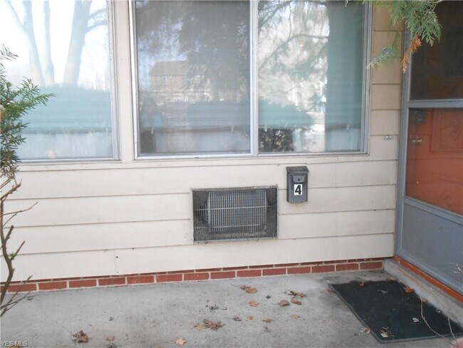 Foto del edificio - 27890 Center Ridge Rd