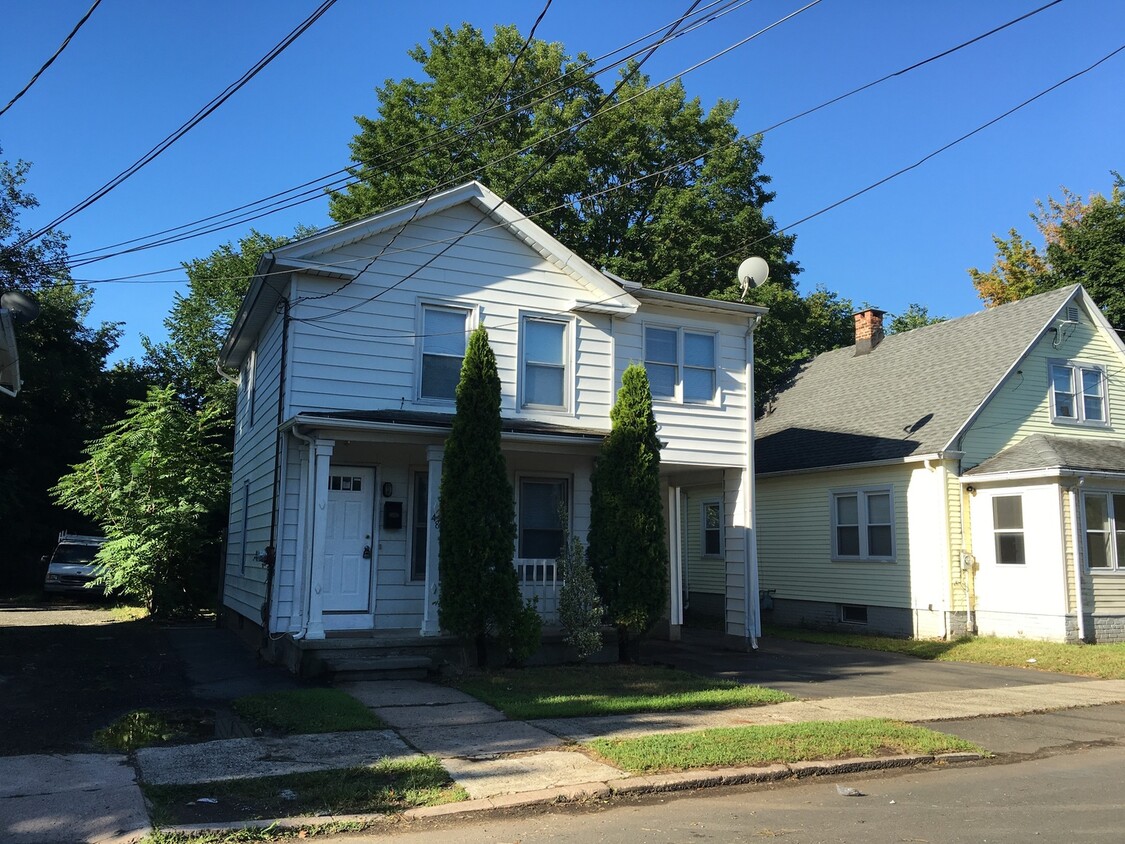 Primary Photo - 4 Bedroom Single Family in Hamden!!