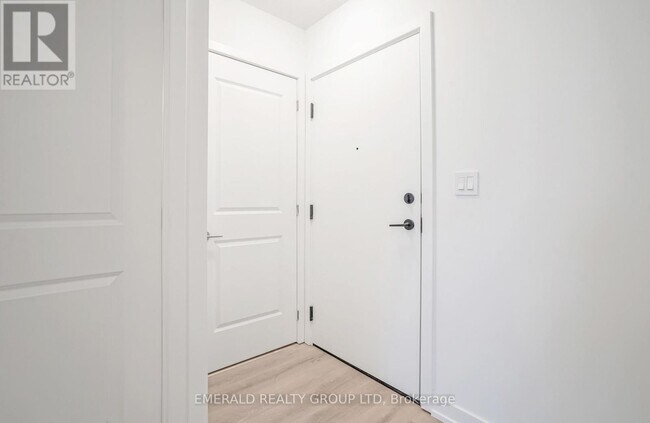 Photo du bâtiment - 556 Marlee Ave