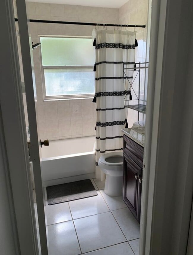 Foto del edificio - 7926 Avenal Loop