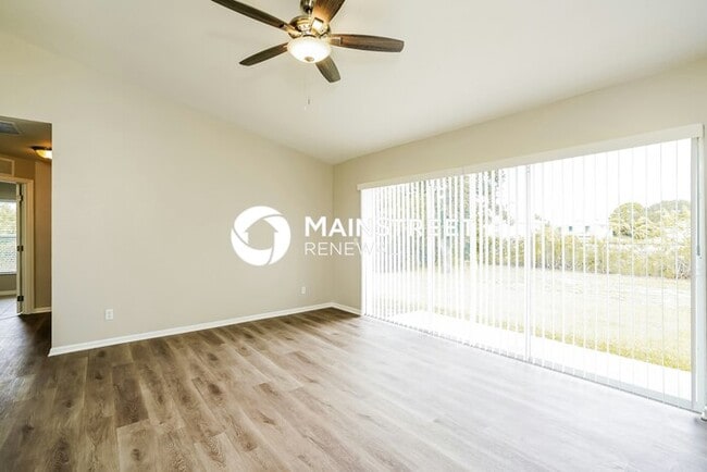 Foto del edificio - 3 Bedroom Pet-Friendly Home in Lehigh Acre...