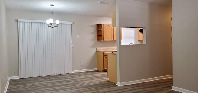 Foto del edificio - 1104 Sebago Ave N