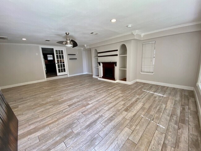 Building Photo - 2719 Eisenhower Rd