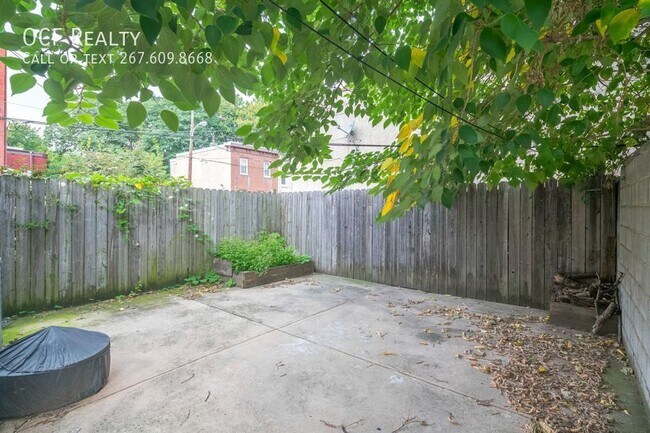 Building Photo - 1st Flr- Bi-level Apt w/ Central Air & Was...