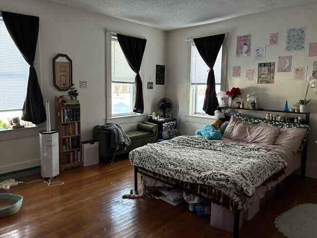 Foto del edificio - Awesome 2 Bed 1 Bath! Available June 1st!