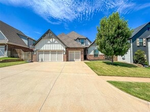 Building Photo - 8201 Crew Ln