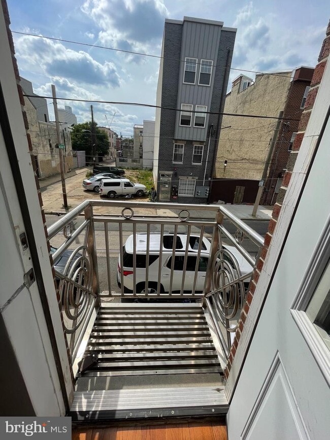 Building Photo - 615 N 11th St