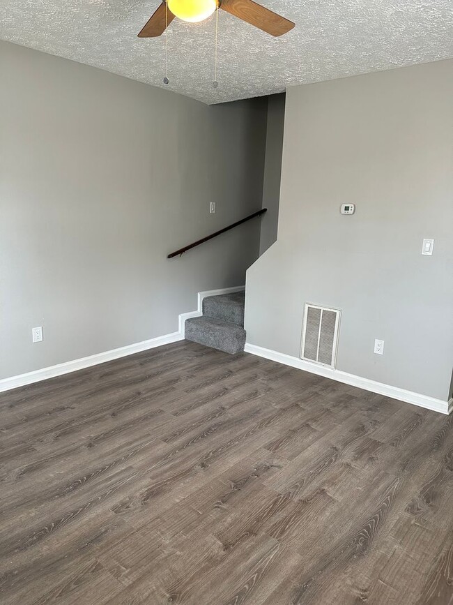 Foto del edificio - Adorable 2 bedroom, 1 1/2 bath duplex with...