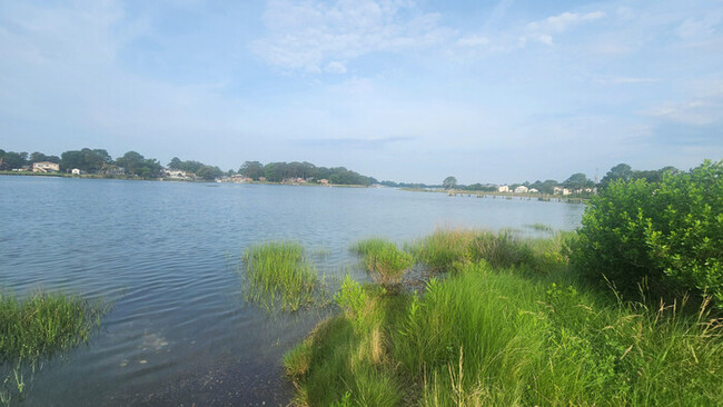 Foto del edificio - Bayview Bungalow- Lakefront retreat