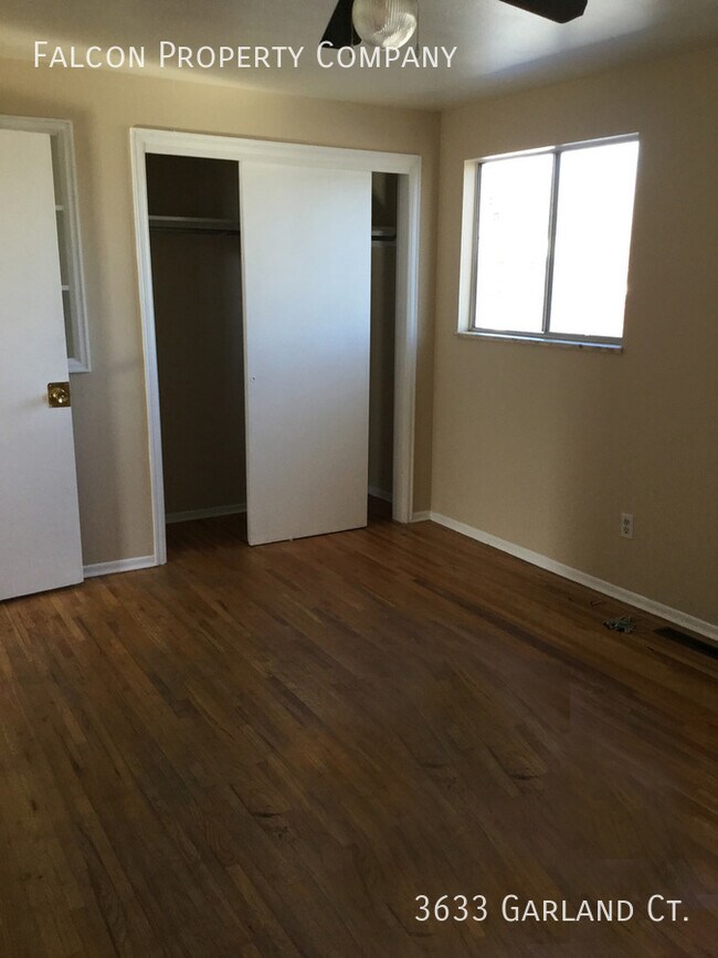 Building Photo - Great Centrally Located Single Family Home...
