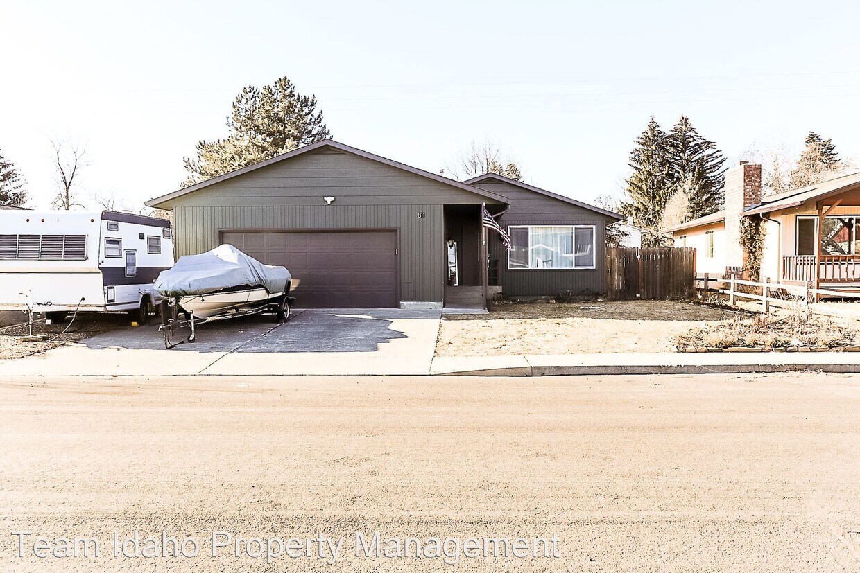 Primary Photo - 3 br, 1 bath House - 811 Valley View