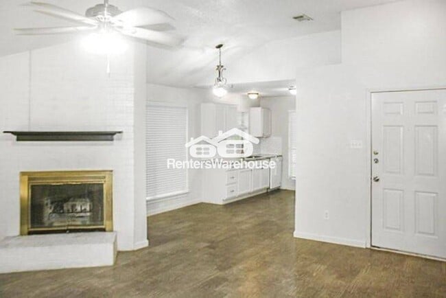 Building Photo - 3835 Brookwind Dr