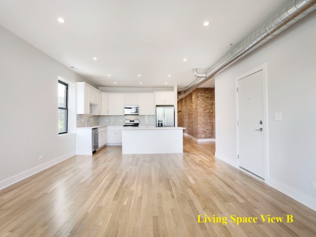 Building Photo - 6101-6103 S Kenwood Ave