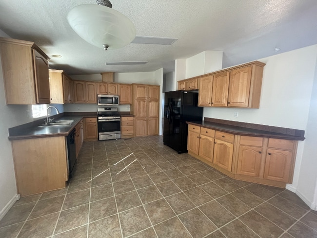 Building Photo - 1124 Louie St