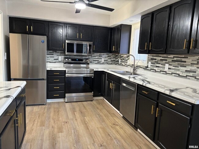 Foto del edificio - 3326 Jennings Dr