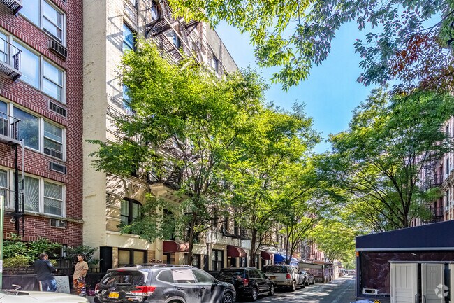 Building Photo - 176 Thompson St